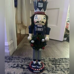 NY GIANTS NUT CRACKER